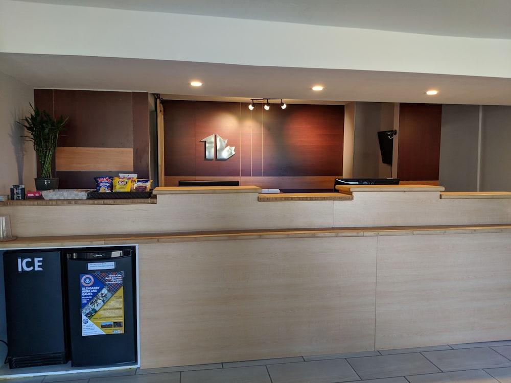 First Canada Hotel Cornwall Hwy 401 On Екстер'єр фото