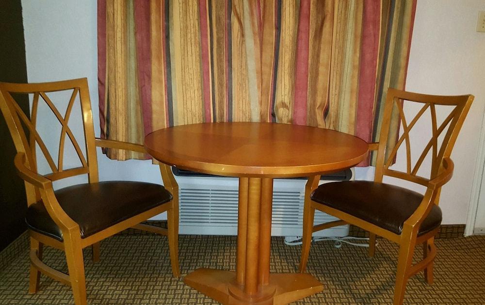 First Canada Hotel Cornwall Hwy 401 On Екстер'єр фото