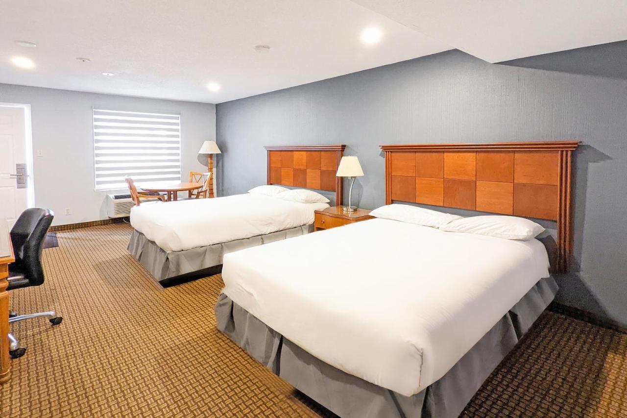 First Canada Hotel Cornwall Hwy 401 On Екстер'єр фото