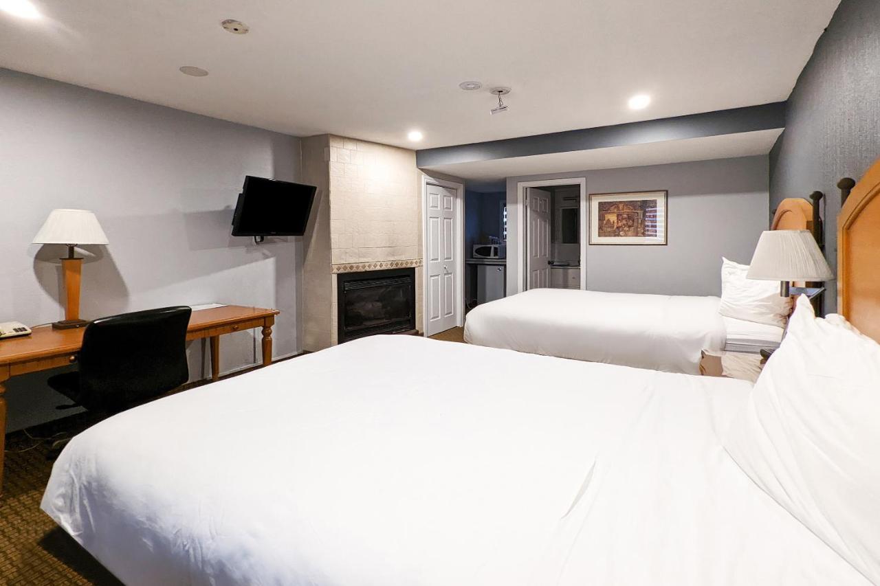 First Canada Hotel Cornwall Hwy 401 On Екстер'єр фото