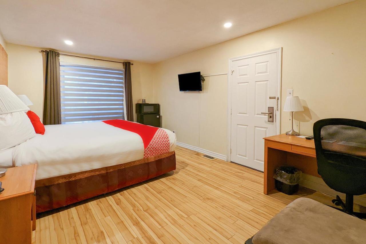 First Canada Hotel Cornwall Hwy 401 On Екстер'єр фото