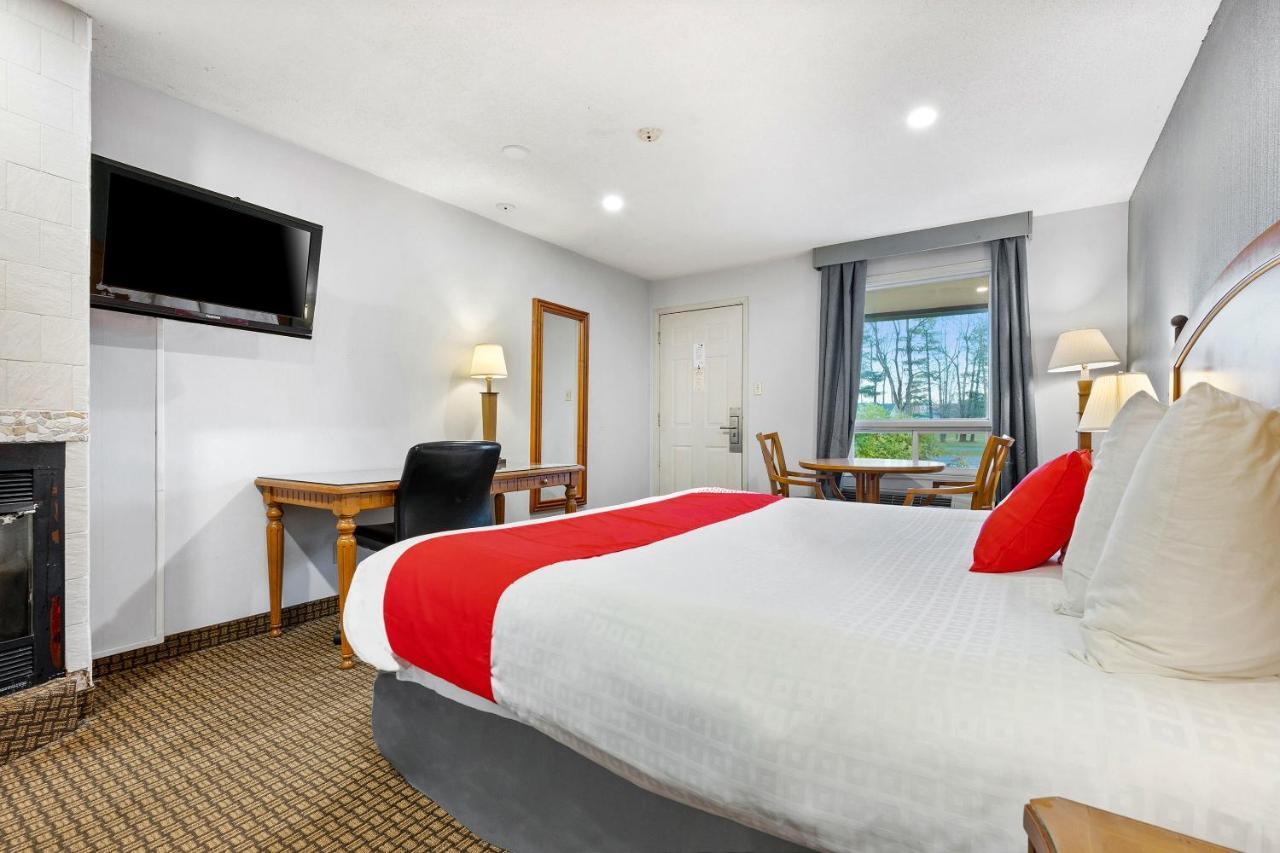 First Canada Hotel Cornwall Hwy 401 On Екстер'єр фото