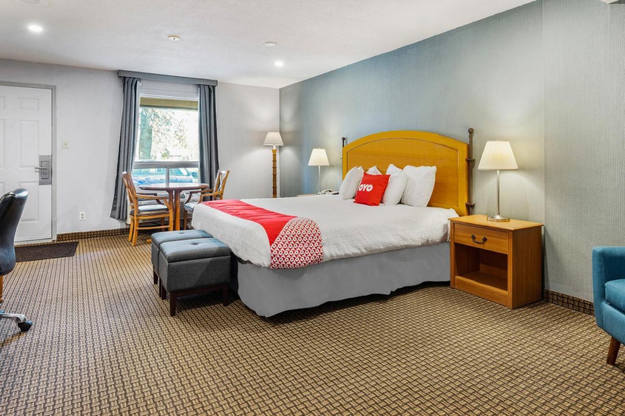 First Canada Hotel Cornwall Hwy 401 On Екстер'єр фото