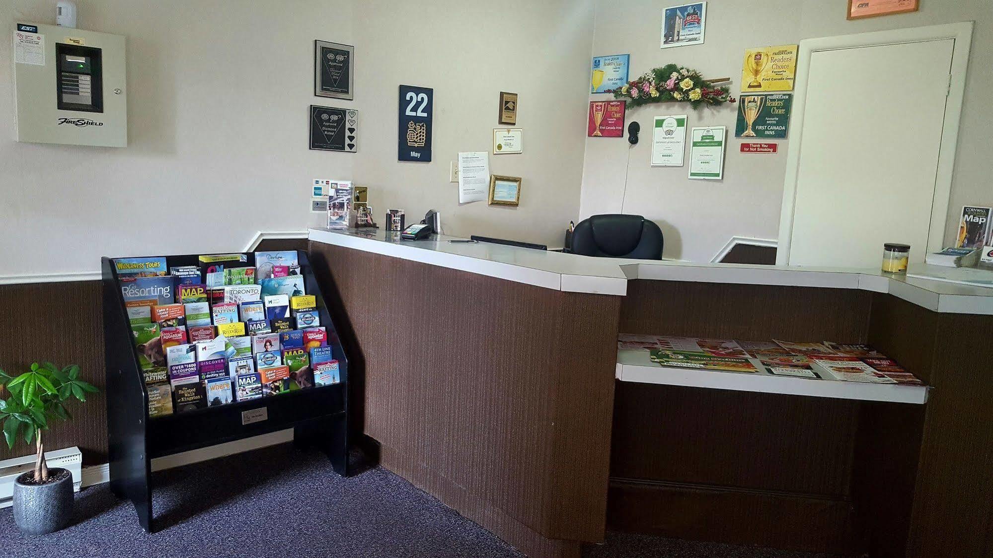 First Canada Hotel Cornwall Hwy 401 On Екстер'єр фото